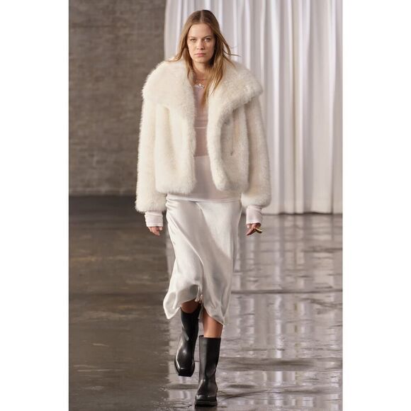 NWOT ZARA WOMAN COLLECTION WHITE FAUX FUR JACKET COAT MEDIUM BLODDERS FAV 💕 - Picture 4 of 13